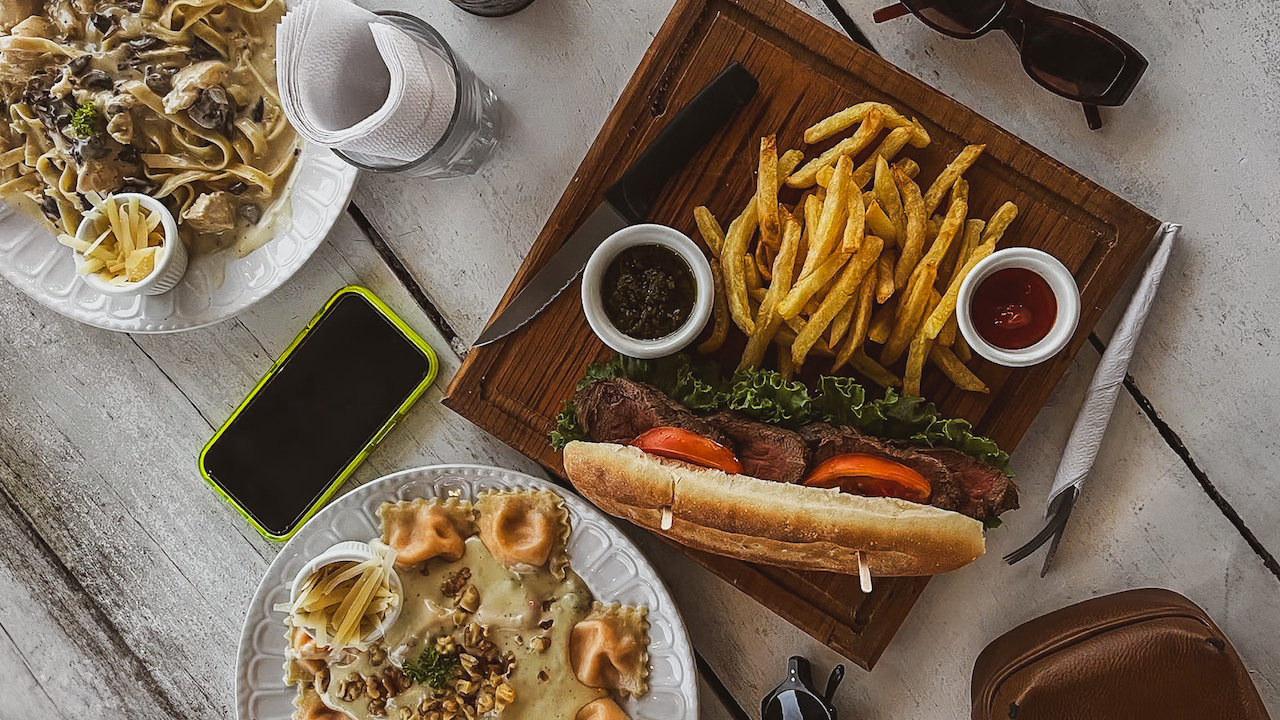 Dónde comer en Utila: 5 lugares que probé y recomiendo