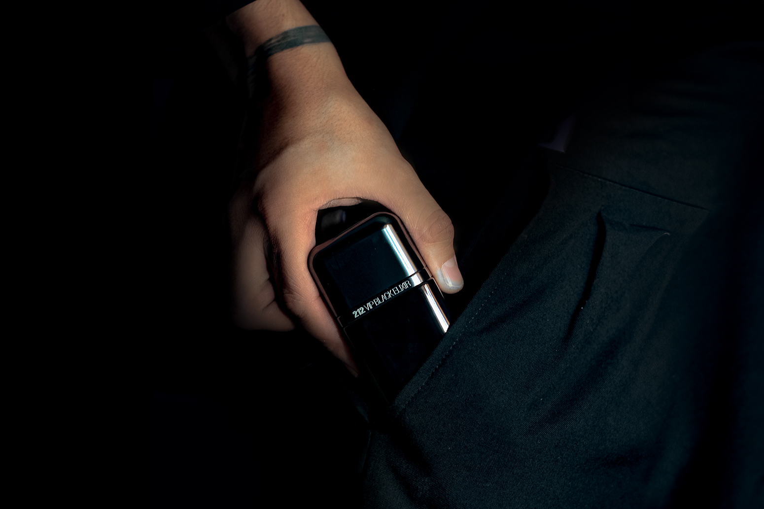 212 VIP Black Elixir: A Fragrance That Projects Presence